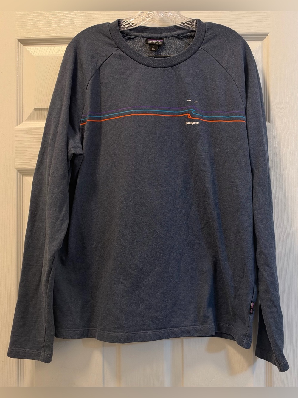Patagonia Sweatshirt Blue Organic Cotton Wave Graphic, Size Large. 2018.
